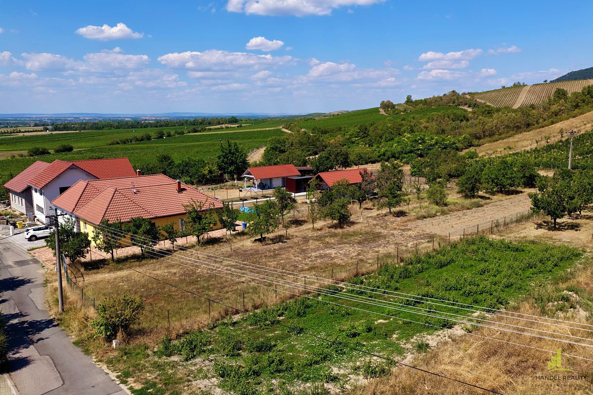 Prodej stavebního pozemku 1821 m² – fotografie 2