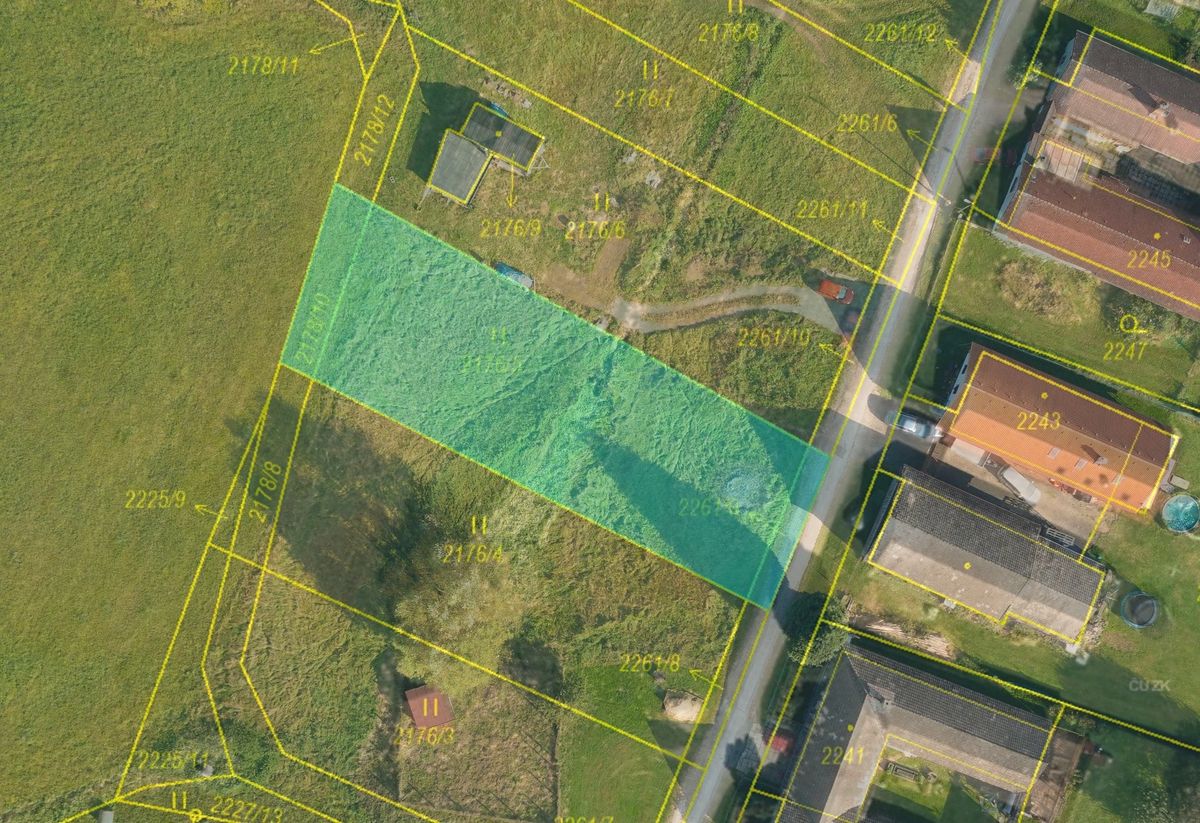 Prodej stavebního pozemku 888 m² – fotografie 2