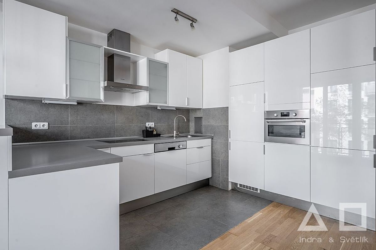 Pronájem bytu 2+kk 60 m² – fotografie 2