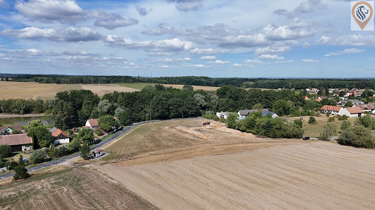 Prodej stavebního pozemku 838 m² – fotografie 3