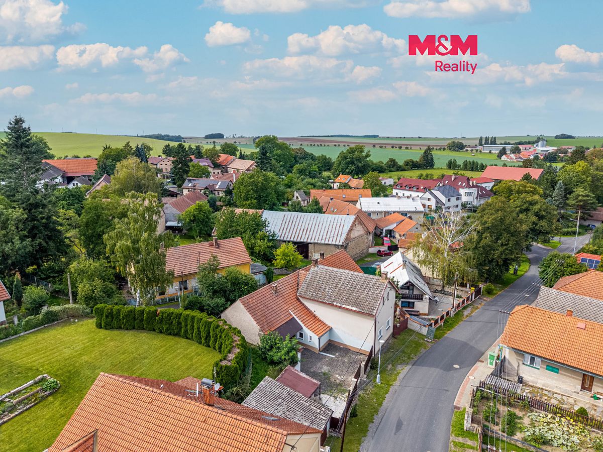 Prodej rodinného domu 187 m², pozemek 762 m², Lošany – fotka 1 z 3
