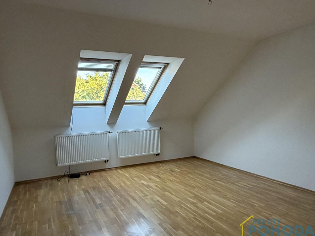 Pronájem bytu 2+1 64 m² – fotografie 3