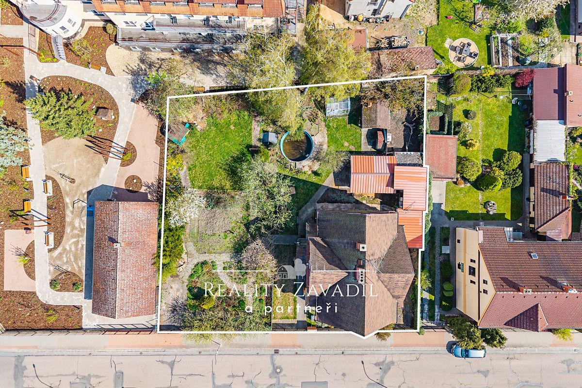 Prodej rodinného domu 216 m², pozemek 1160 m² – fotografie 3
