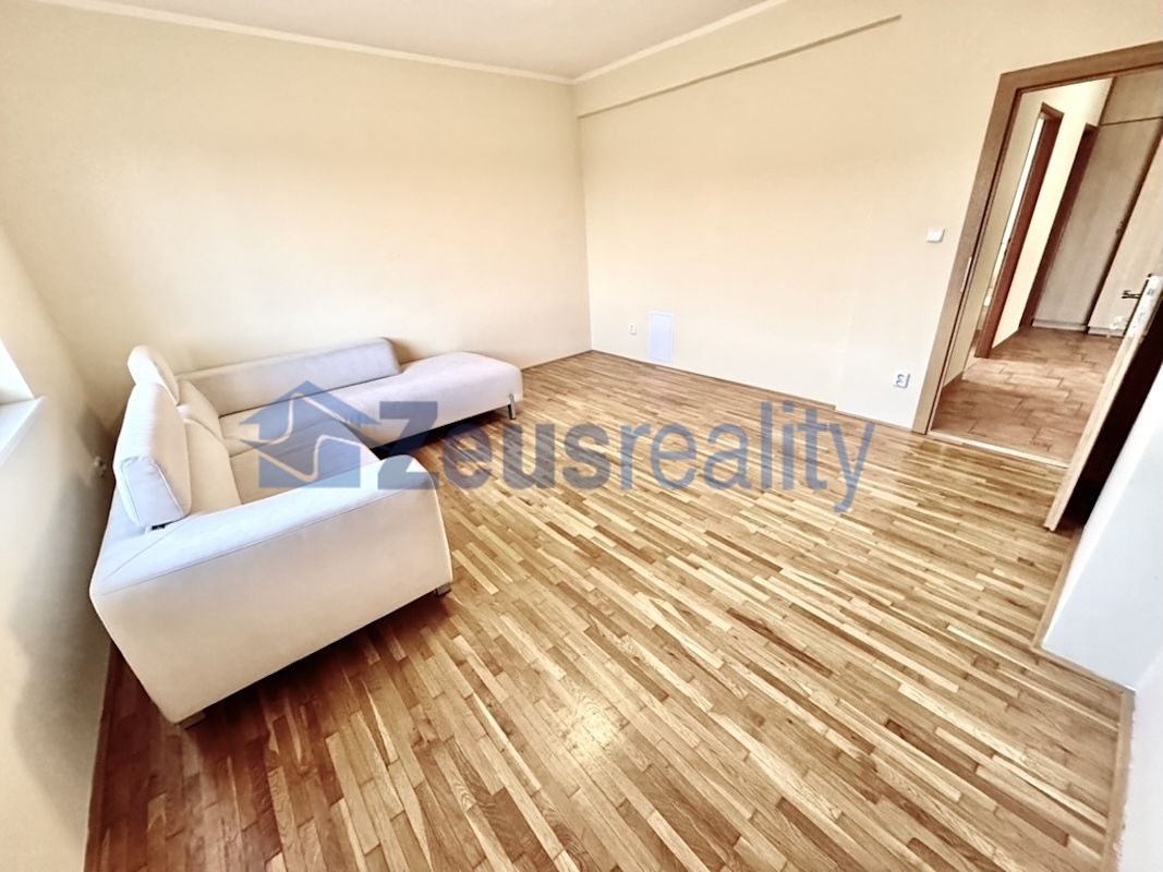 Pronájem bytu 2+1 65 m² – fotografie 3