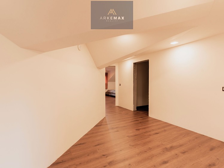 Prodej domu, 398 m² (9 z 23)