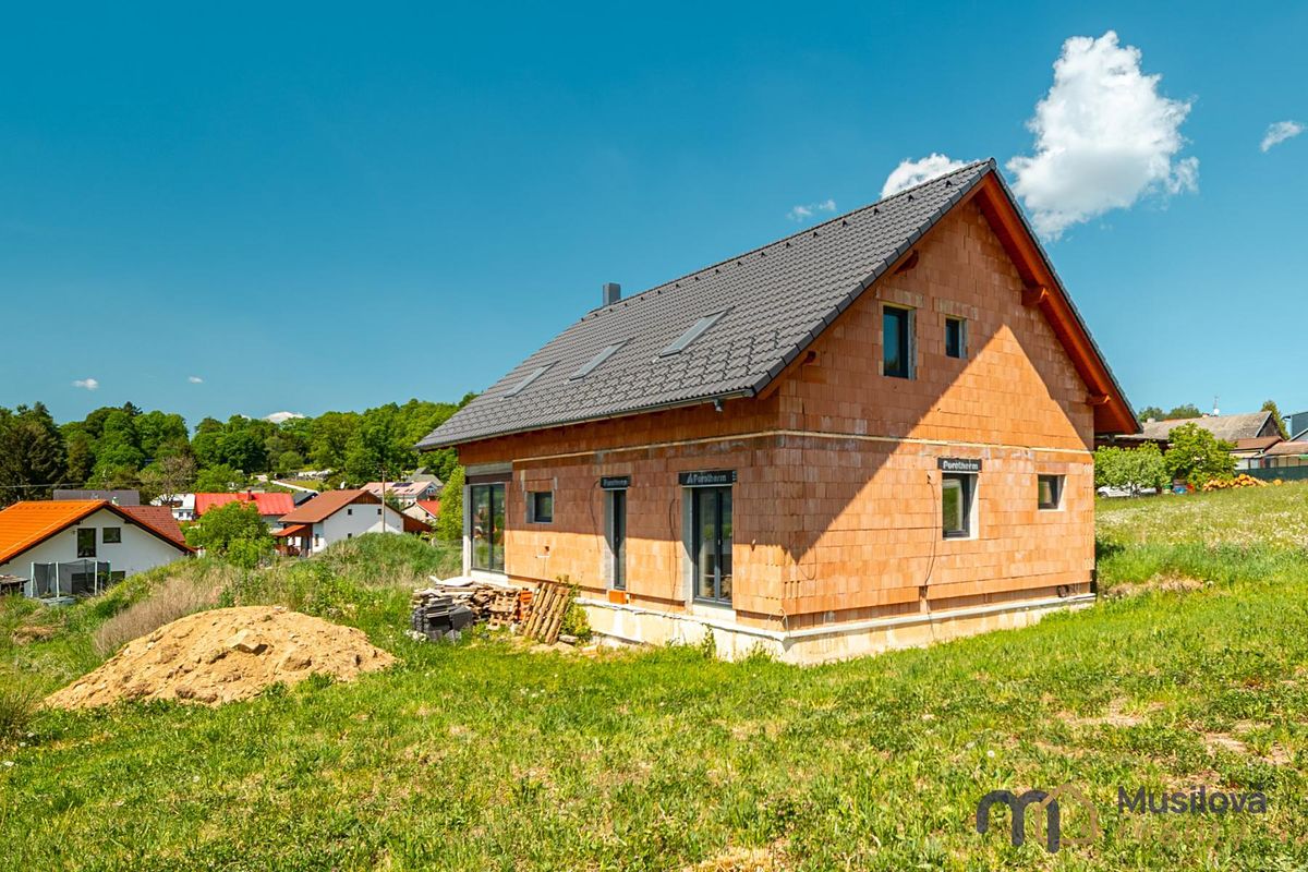 Prodej rodinného domu 194 m², pozemek 1131 m² – fotografie 5