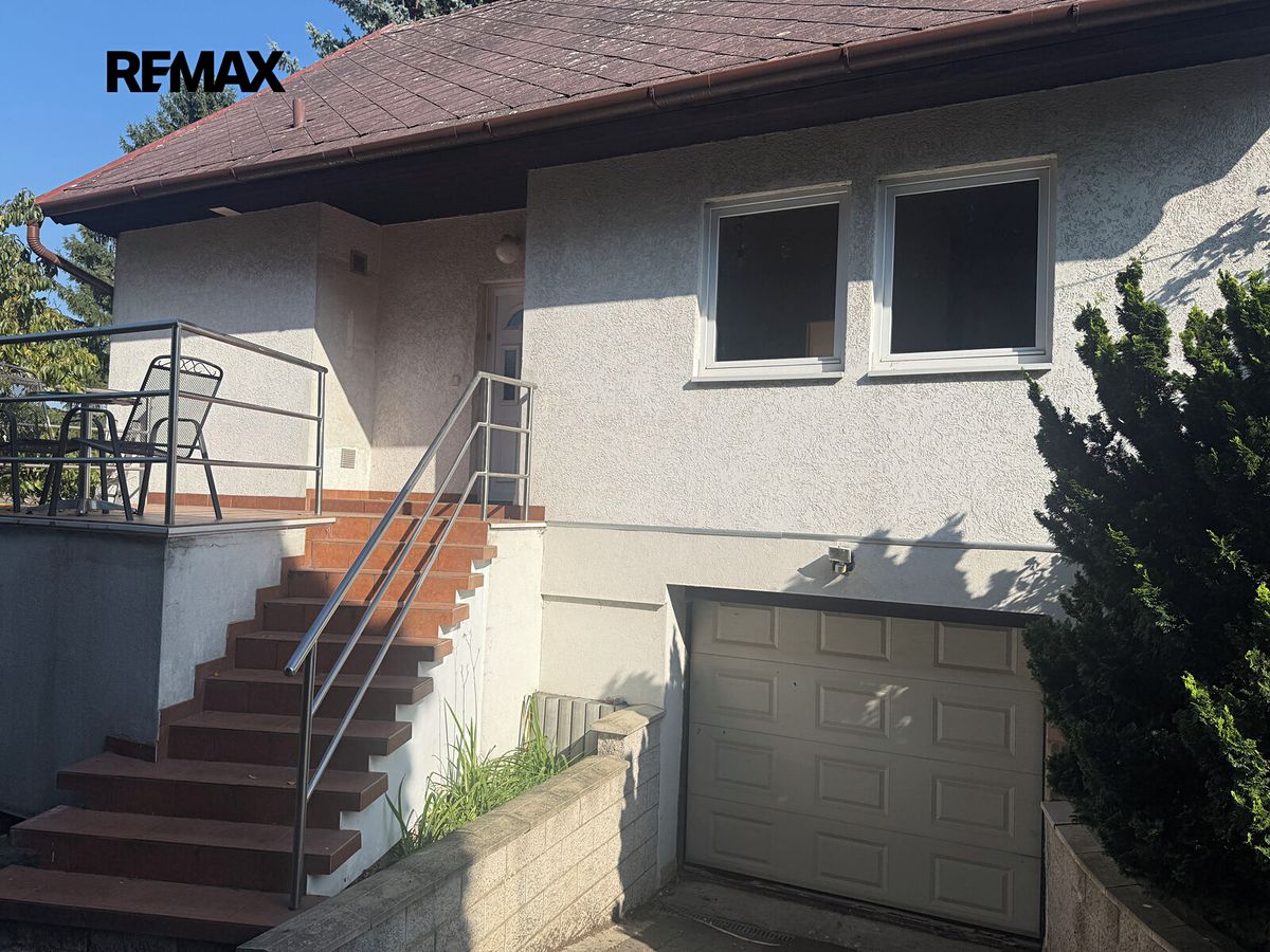 Pronájem rodinného domu 230 m², pozemek 649 m² – fotografie 2
