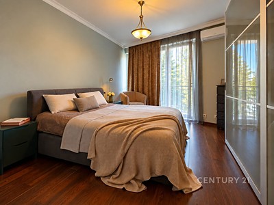 Pronájem bytu 3+kk, 94 m² (2 z 9)