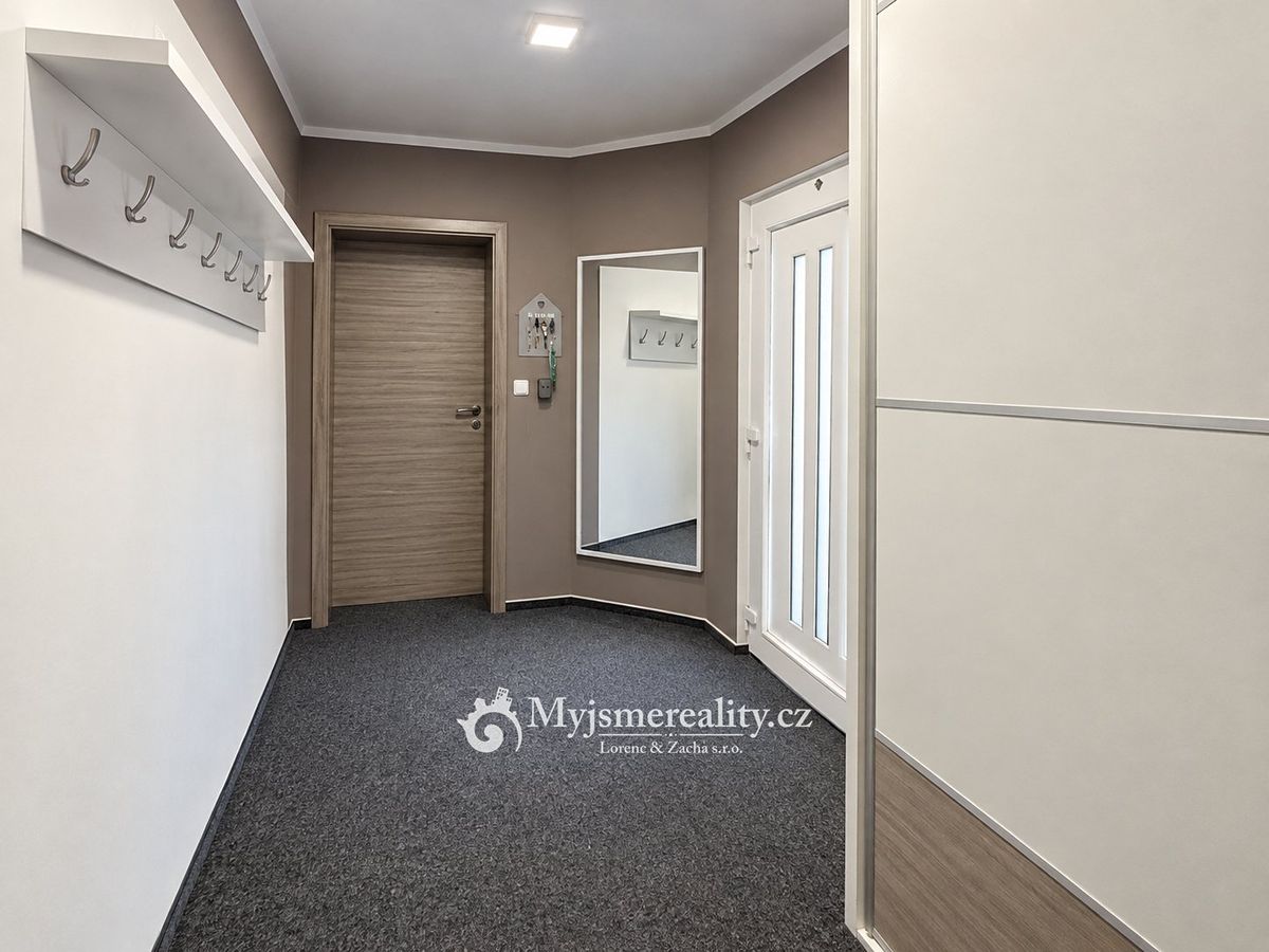 Prodej rodinného domu 160 m², pozemek 1090 m² – fotografie 4