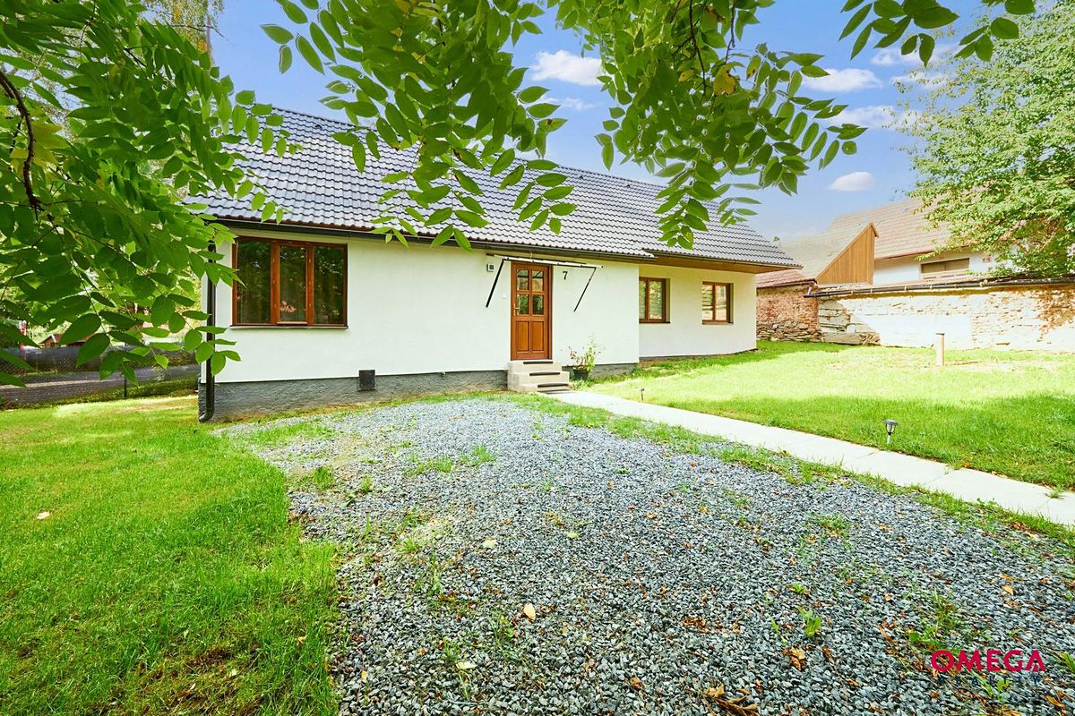 Prodej rodinného domu 80 m², pozemek 304 m² – fotografie 2