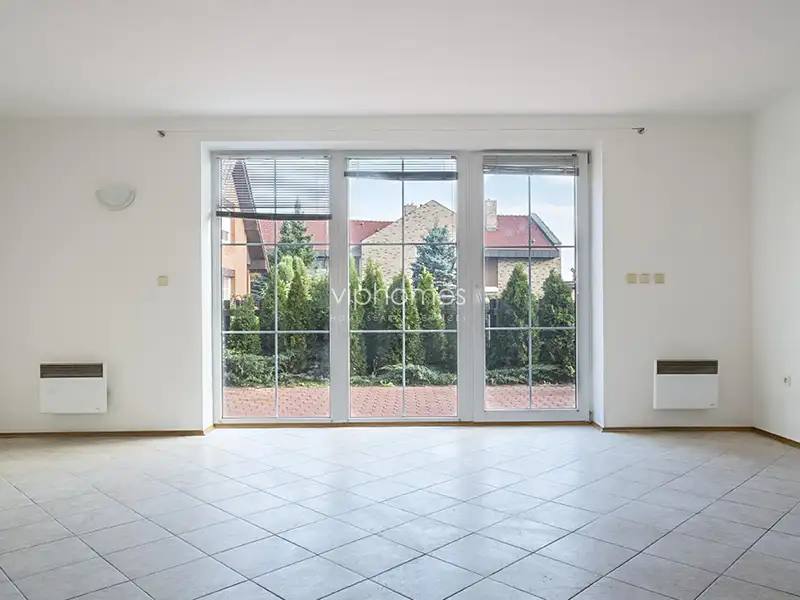 Pronájem vily 250 m², pozemek 383 m², Praha – náhled fotky 2