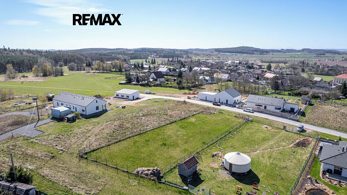 Prodej stavebního pozemku 1205 m² – fotografie 2
