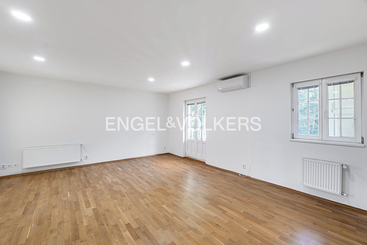 Pronájem rodinného domu 302 m², pozemek 737 m² – fotografie 5