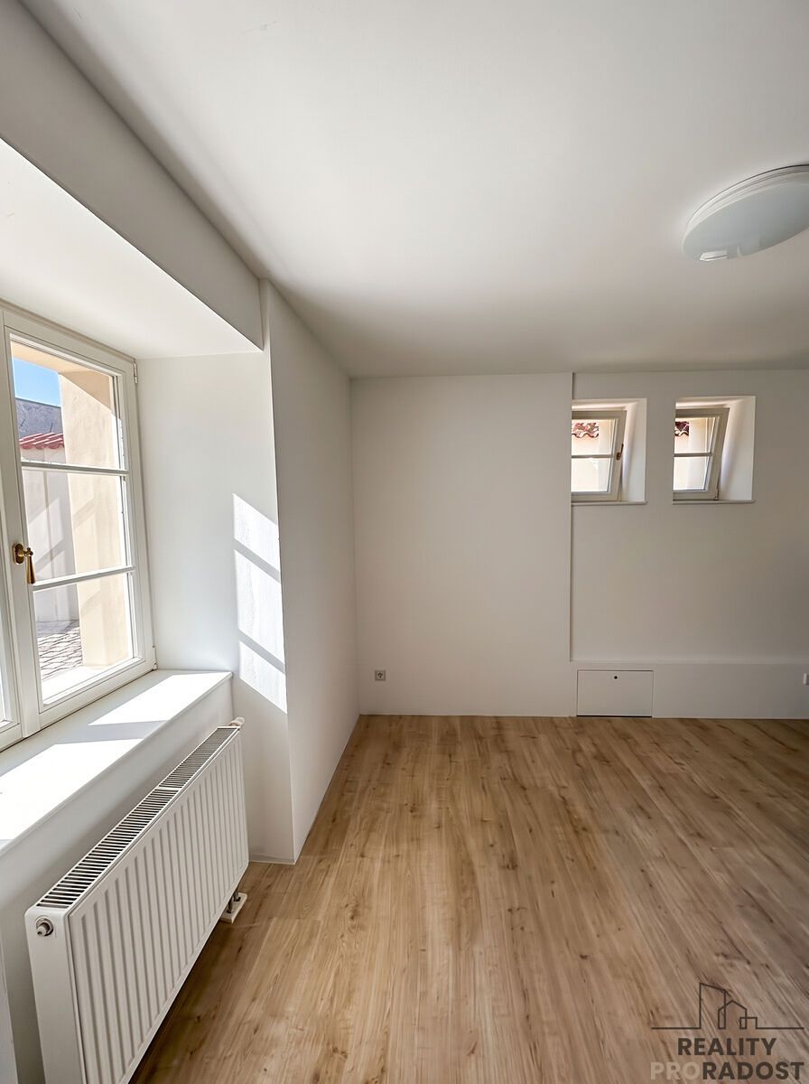 Pronájem bytu 1+kk 36 m² – fotografie 3