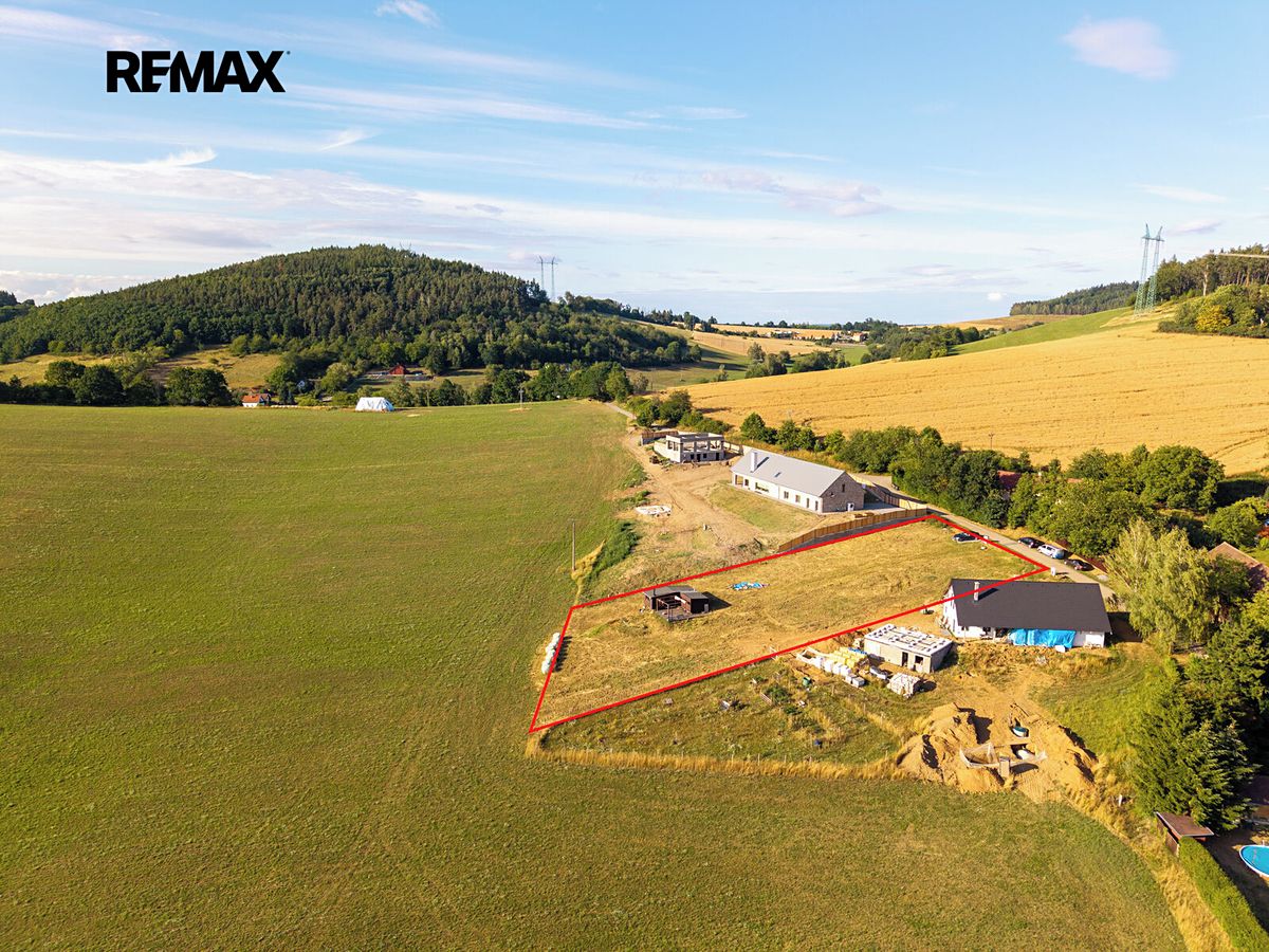 Prodej stavebního pozemku 2744 m² – fotografie 3