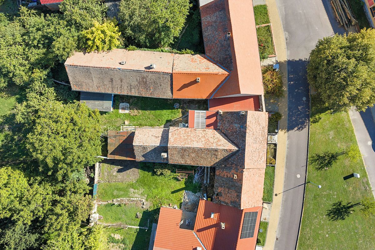 Prodej rodinného domu 90 m², pozemek 700 m² – fotografie 2