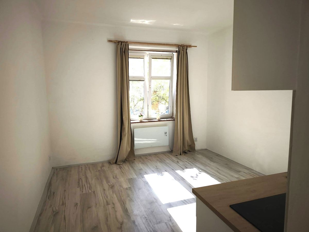 Prodej bytu 1+kk 21 m², Slaný – fotka 1 z 3
