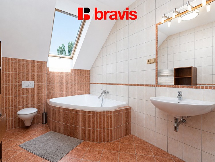 Pronájem domu, 182 m² (8 z 23)
