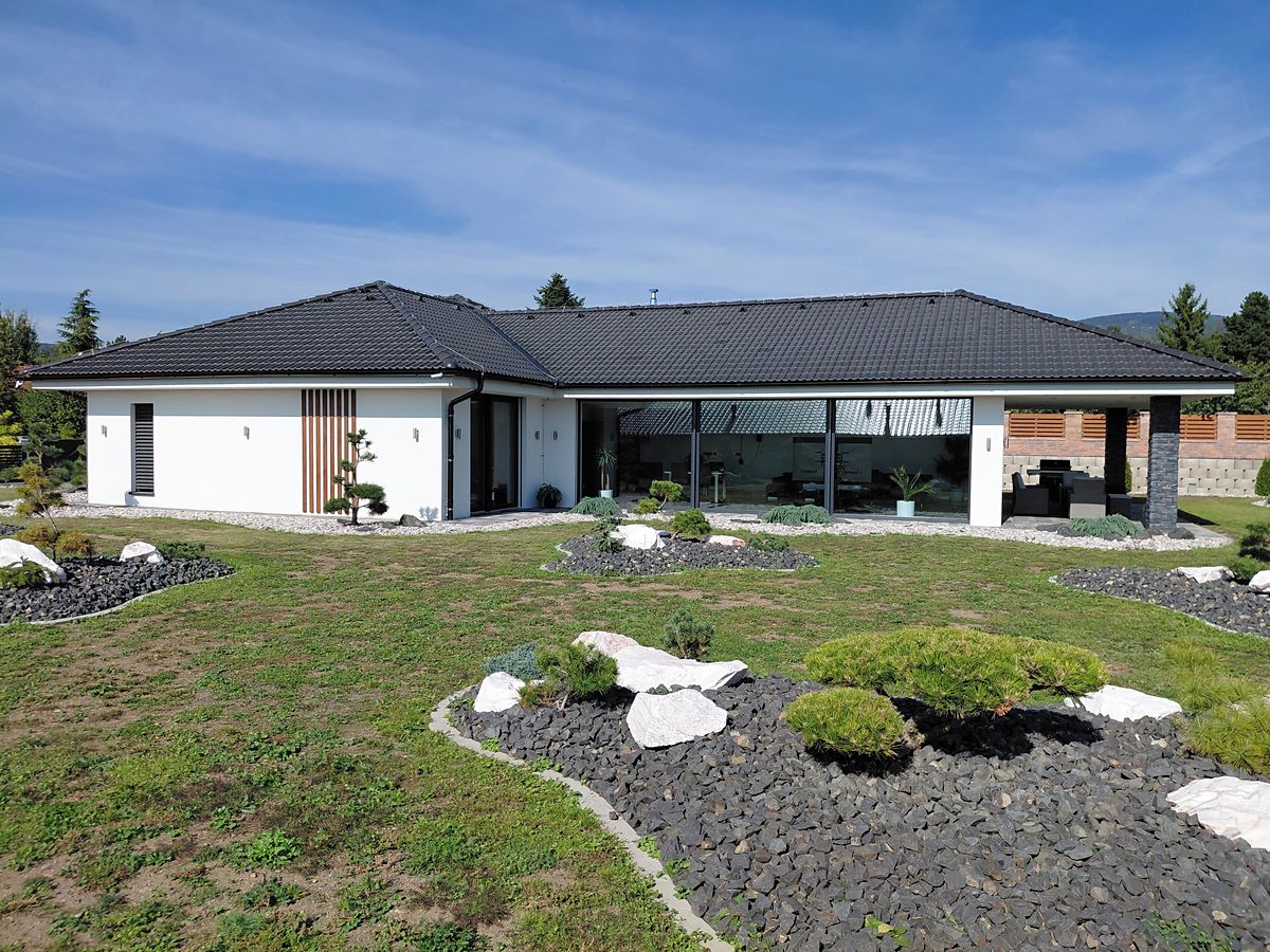 Prodej rodinného domu 190 m², pozemek 2002 m²