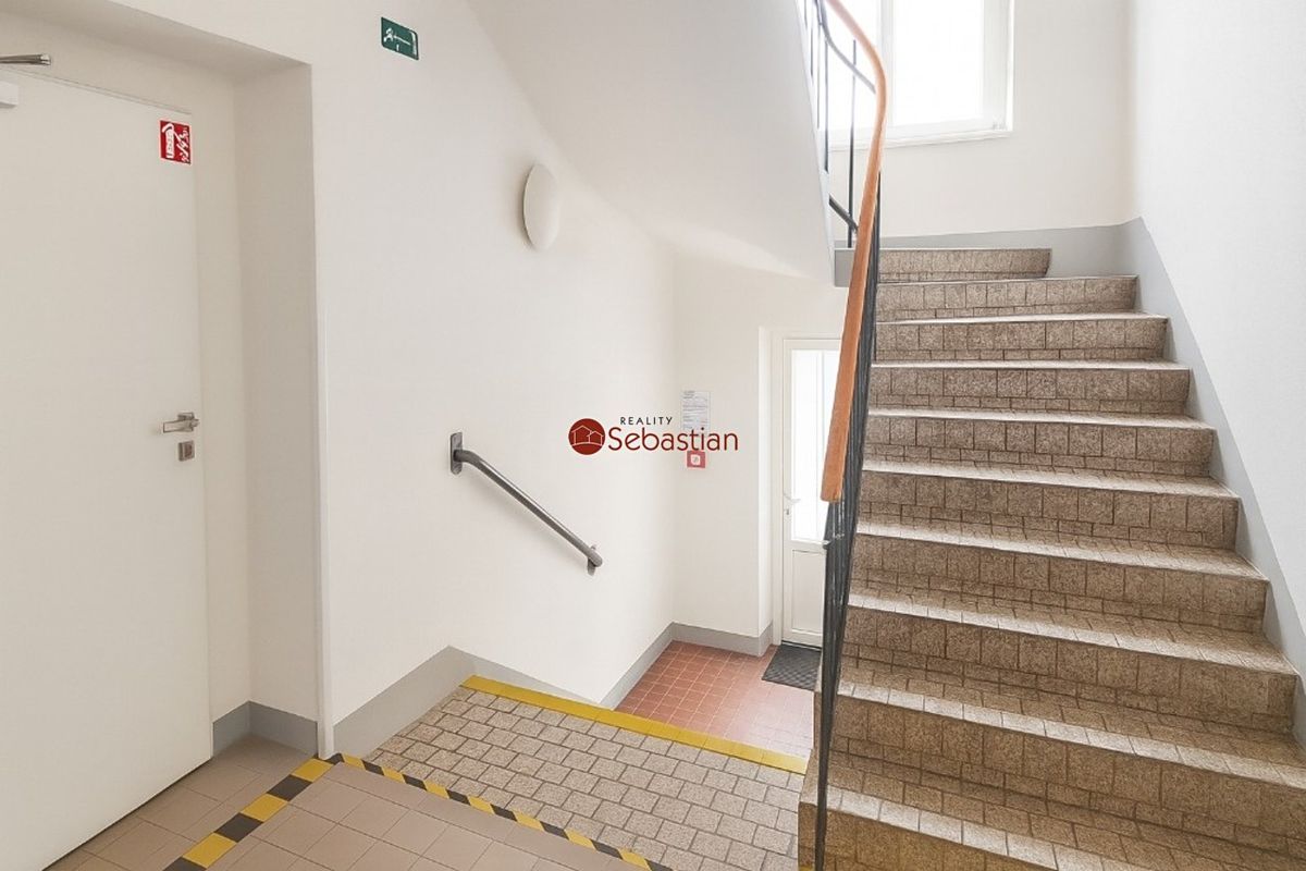 Pronájem kanceláře 17 m² – fotografie 2