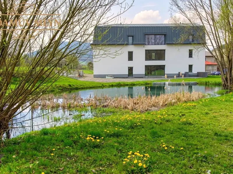 Prodej rodinného domu 670 m², pozemek 29000 m², Lichnov – náhled fotky 1