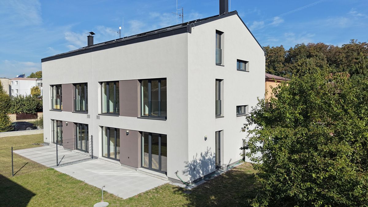 Prodej rodinného domu 218 m², pozemek 372 m² – fotografie 2