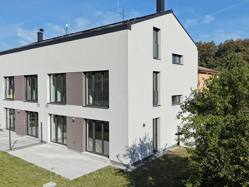 Prodej rodinného domu 218 m², pozemek 372 m², Praha – náhled fotky 2