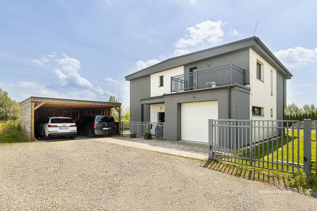 Prodej rodinného domu 241 m², pozemek 704 m² – fotografie 5