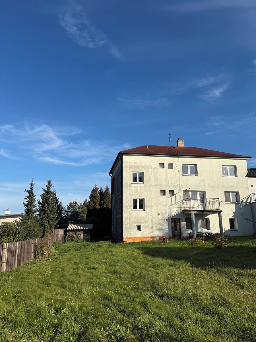 Prodej vícegeneračního domu 300 m², pozemek 1042 m² – fotografie 2