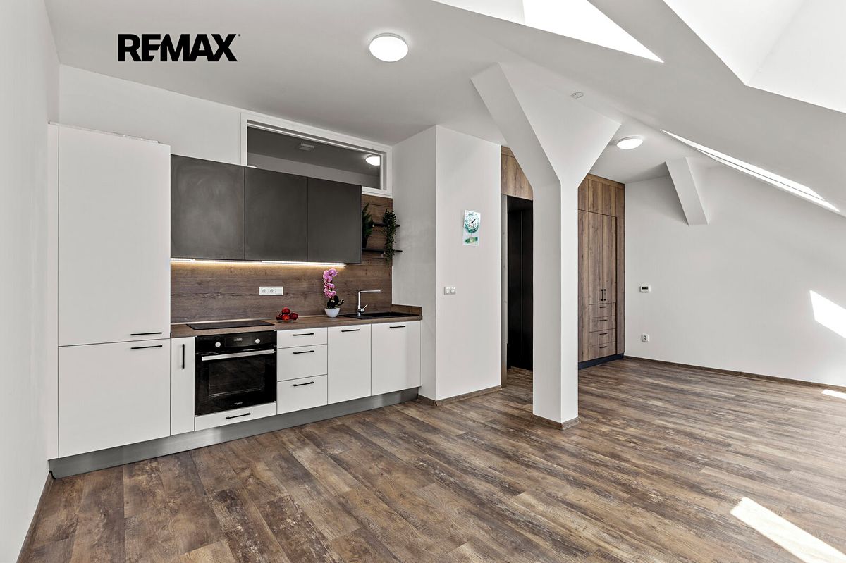 Prodej bytu 1+kk 43 m² (Podkrovní)