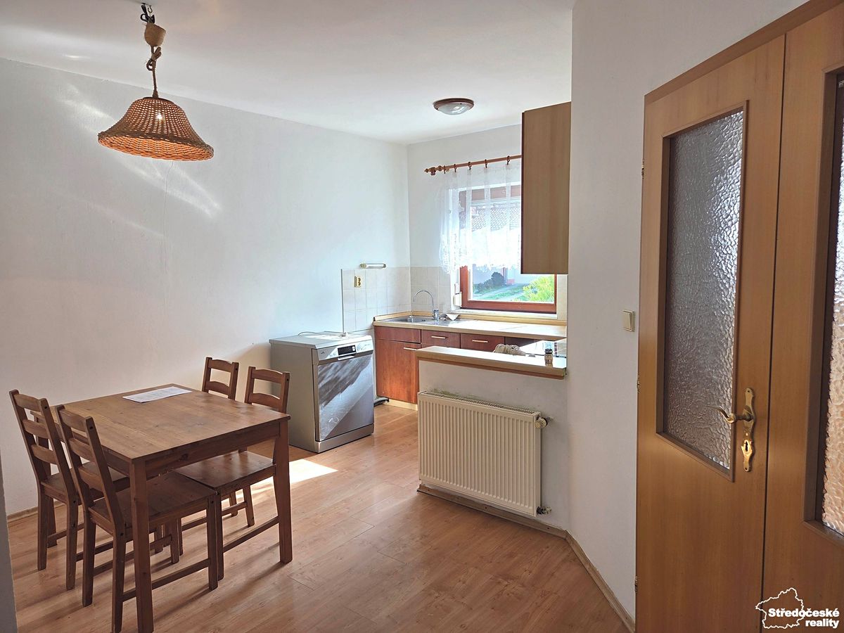 Pronájem rodinného domu 160 m², pozemek 180 m² – fotografie 2