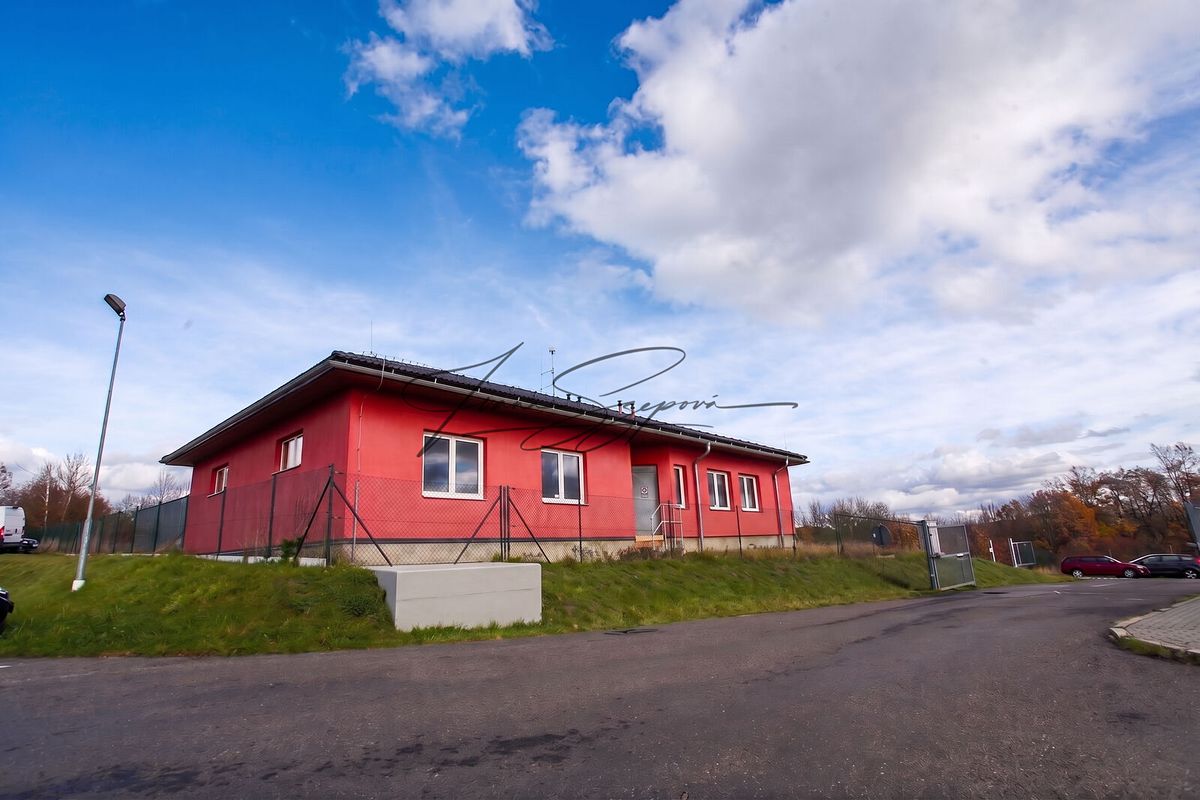 Pronájem výrobní haly, prostoru 245 m²