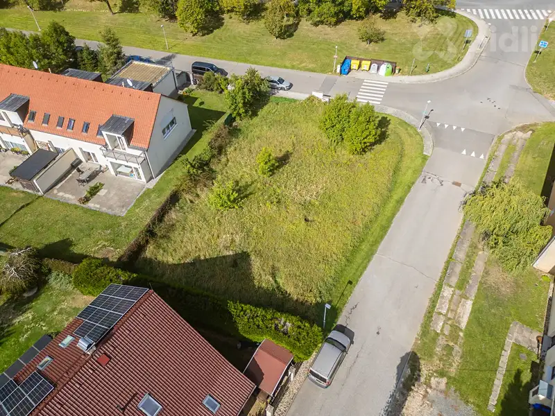 Prodej stavebního pozemku 784 m², Jesenice – náhled fotky 3