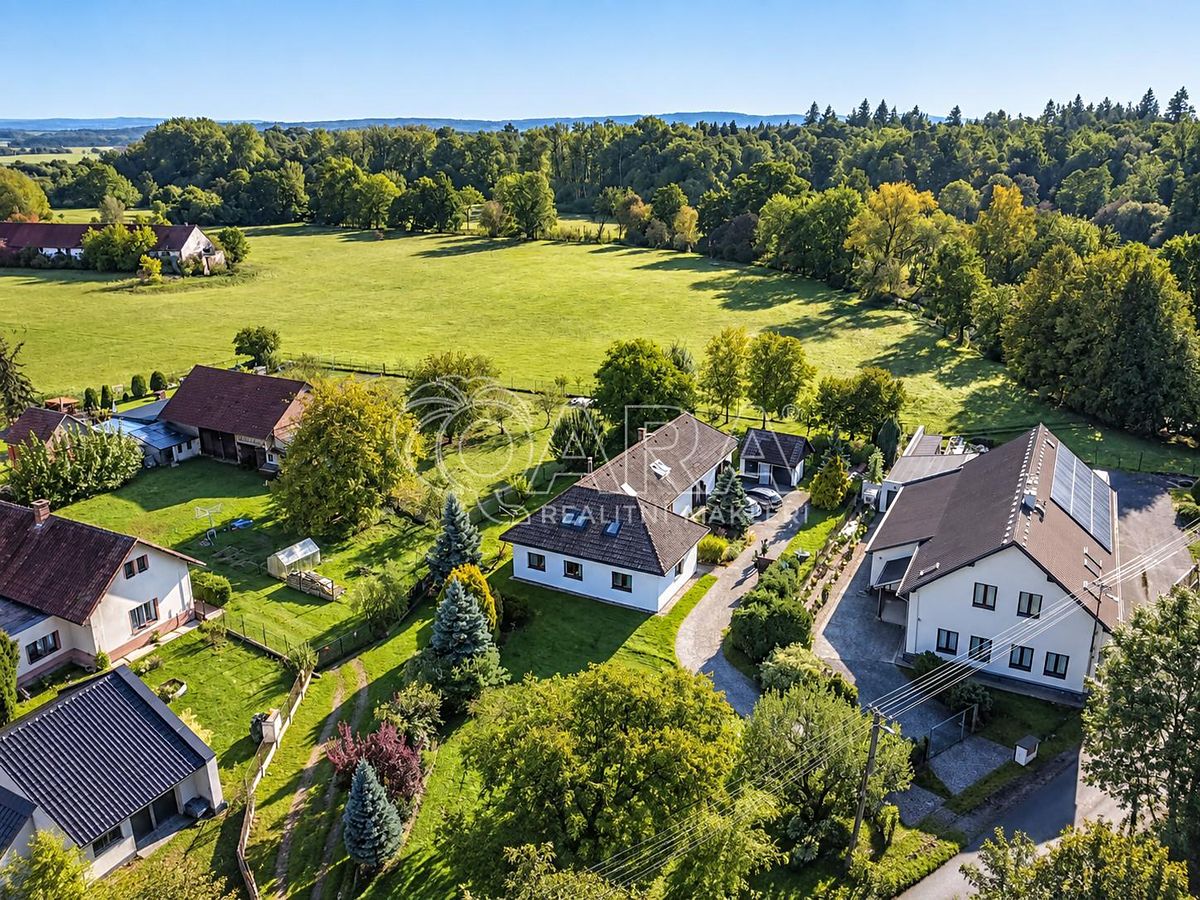 Pronájem rodinného domu 199 m², pozemek 1914 m²