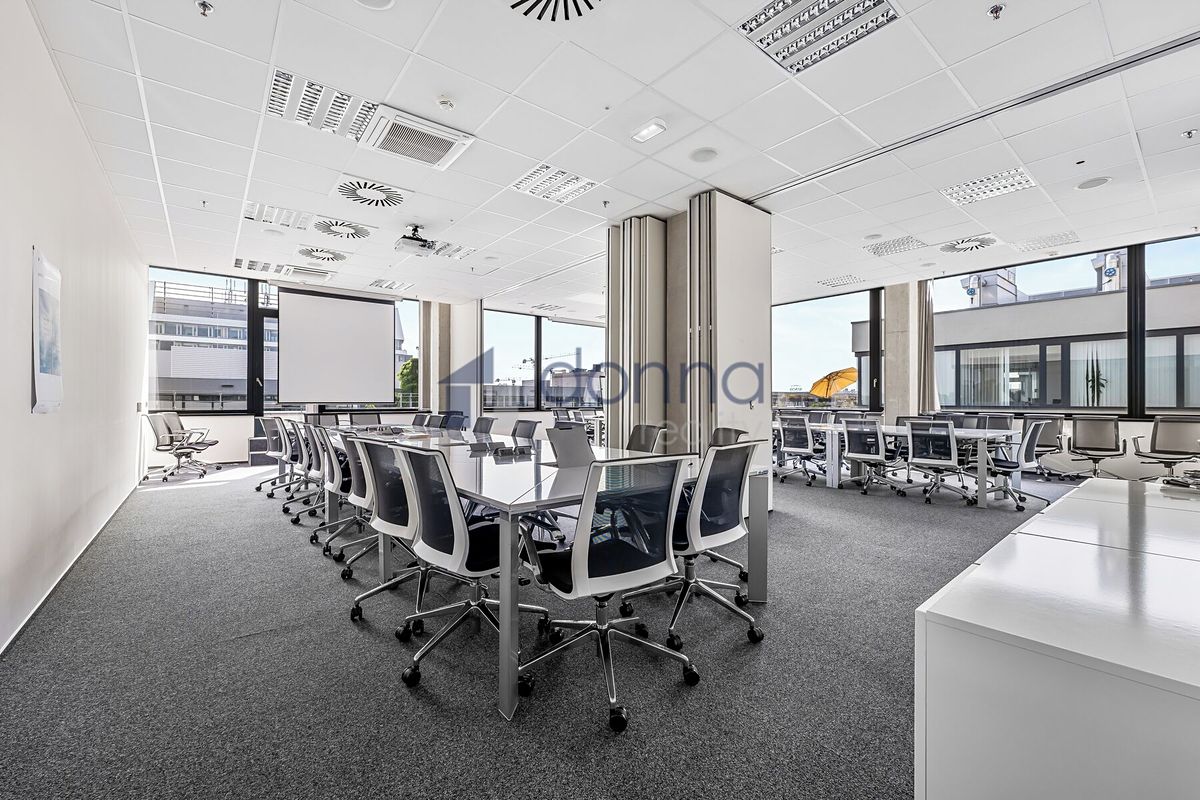 Pronájem kanceláře 1398 m² – fotografie 2