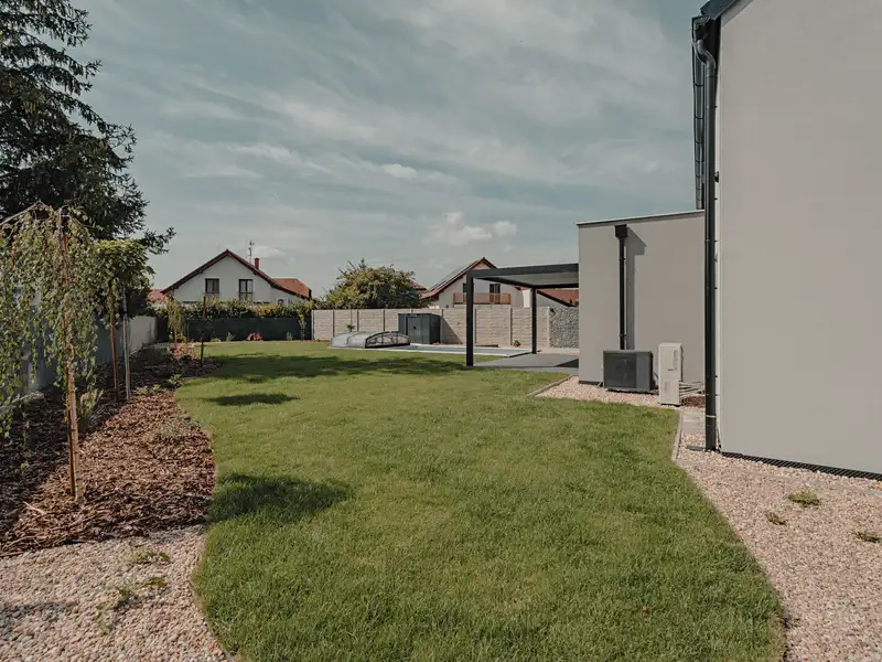 Prodej rodinného domu 168 m², pozemek 689 m², Pátek – náhled fotky 3