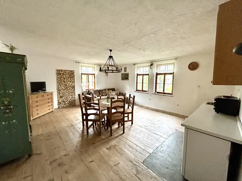 Prodej rodinného domu 300 m², pozemek 333 m², Líšnice – náhled fotky 2