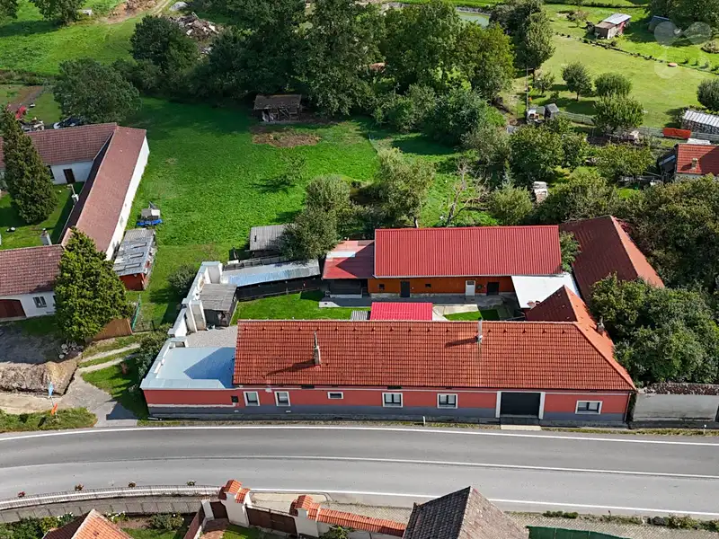 Prodej rodinného domu 240 m², pozemek 2125 m², Bečice – náhled fotky 2