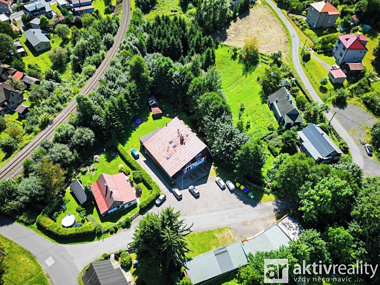 Haus zum Kauf, 556 m² (1 von 36)