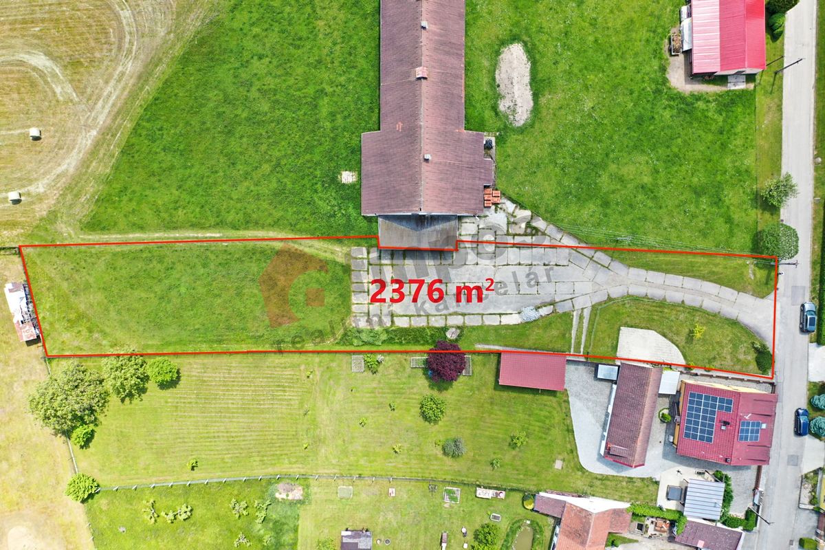 Prodej stavebního pozemku 2376 m² – fotografie 2