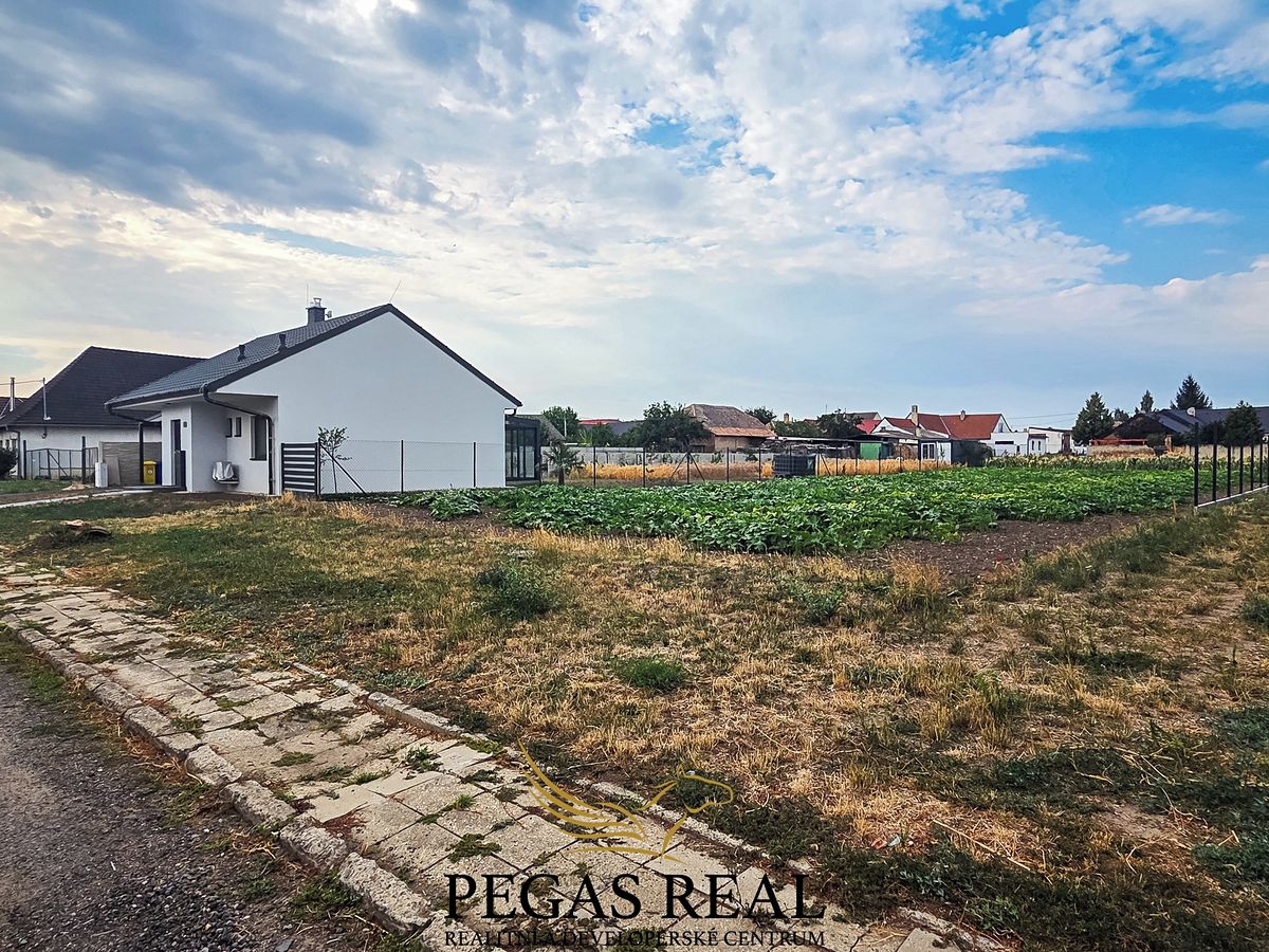 Prodej stavebního pozemku 1332 m²
