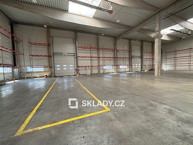Pronájem skladového prostoru 4850 m² – fotografie 3