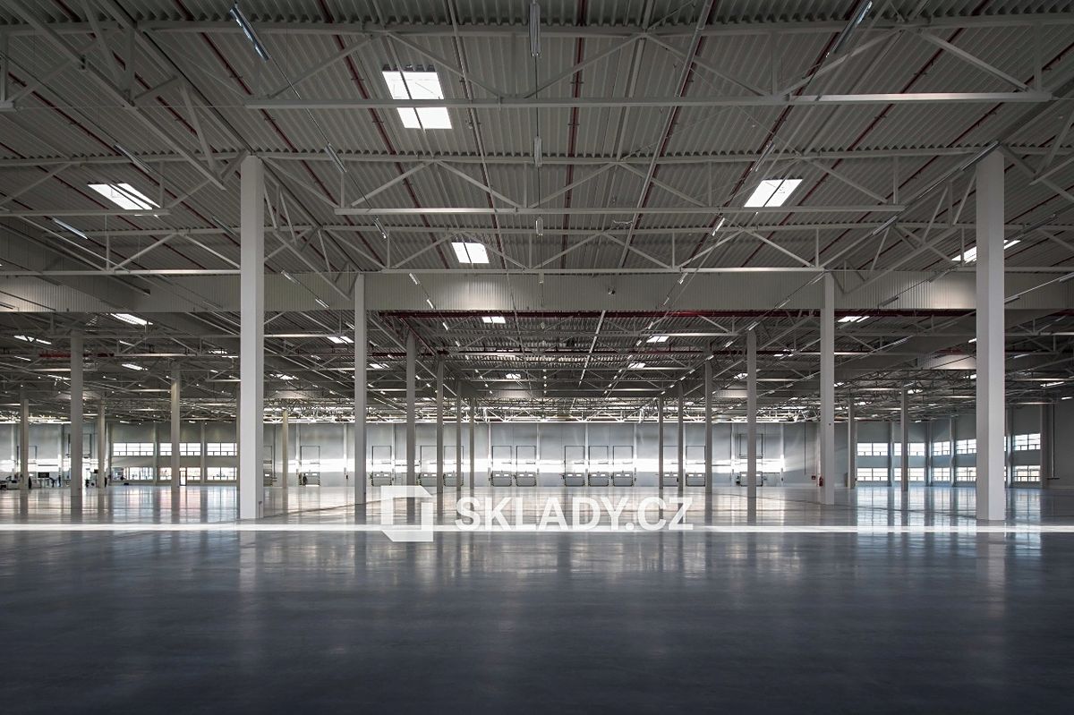 Pronájem skladového prostoru 8542 m² – fotografie 2
