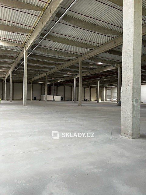 Pronájem skladového prostoru 10080 m²