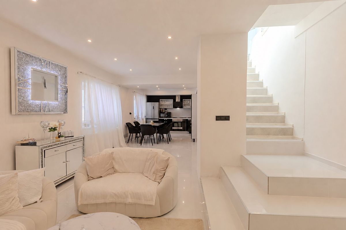 Prodej rodinného domu 173 m², pozemek 288 m² – fotografie 3
