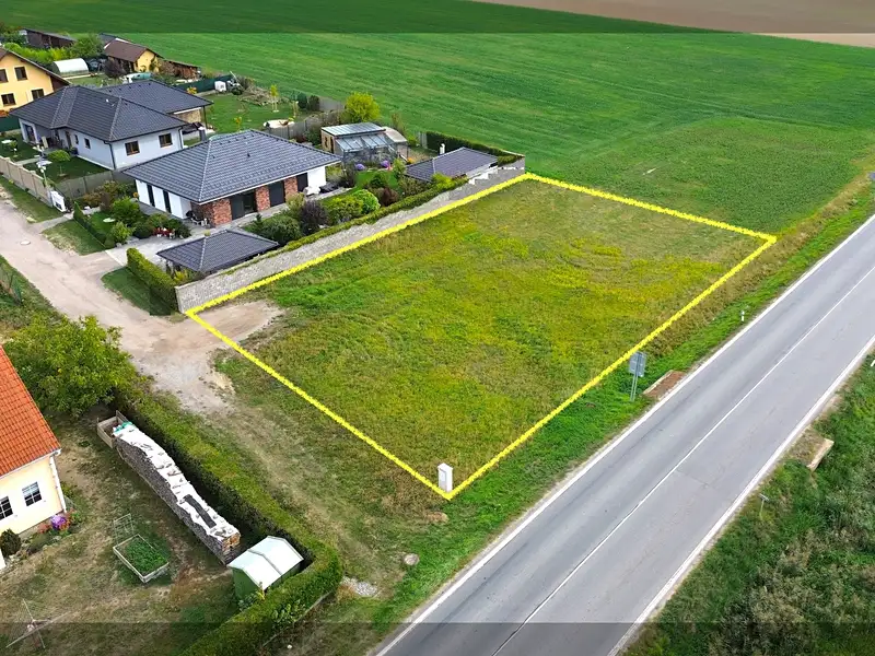 Prodej stavebního pozemku 1208 m², Pištín – náhled fotky 1