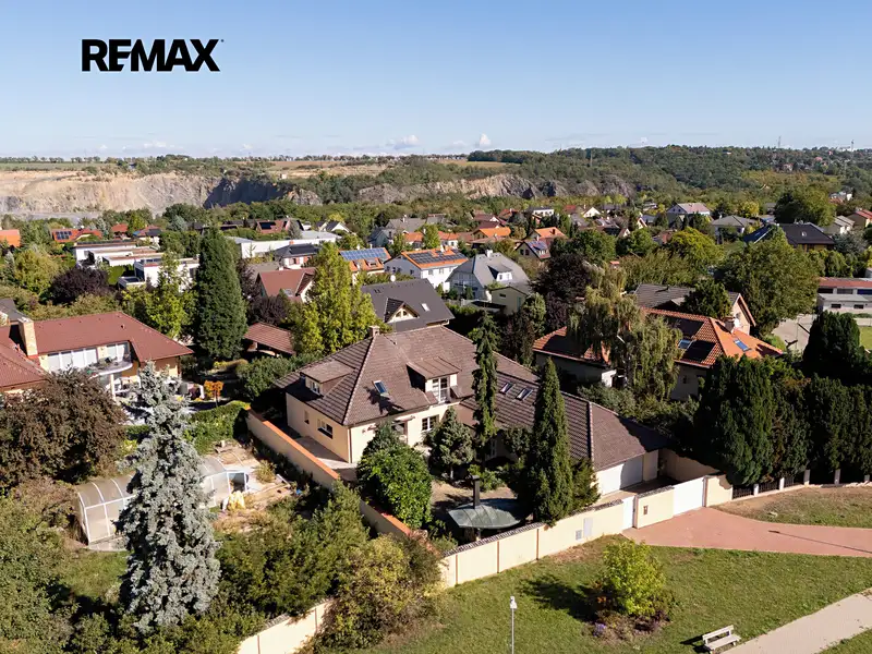 Prodej rodinného domu 520 m², pozemek 764 m², Roztoky – náhled fotky 1