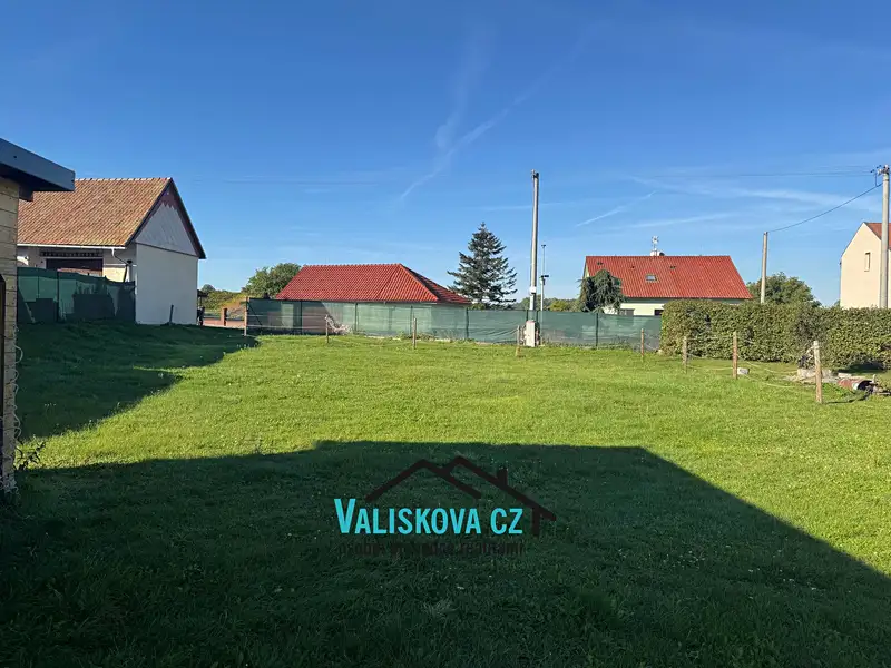 Prodej stavebního pozemku 1790 m², Roštín – náhled fotky 2