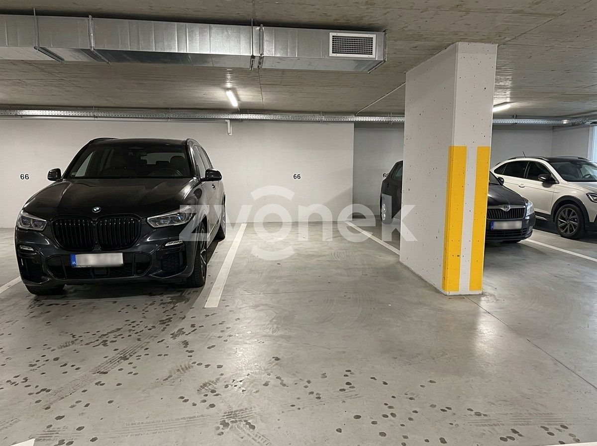 Pronájem garážového stání 13 m² – fotografie 3