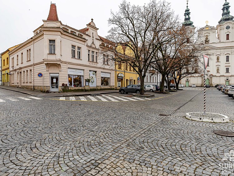 Комерційне приміщення на продаж, 450 м² (1 з 23)